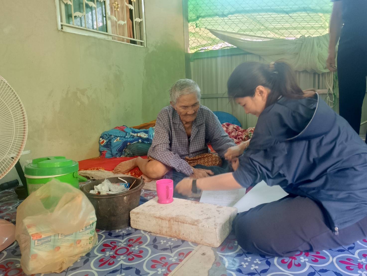 title - เมื่อวันที่ 31 มีนาคม 2569 นายวิทูล ประดิษฐบุญ ปฏิรูปที่ดินจังหวัดปราจีนบุรี นำทีมเจ้าหน้าที่ กลุ่มกฎหมาย ลงพื้นที่เชิงรุกเพื่ออำนวยความสะดวกให้แก่เกษตรกรผู้สูงอายุที่มีความประสงค์จะสละสิทธิ  และขอจัดที่ดินแทนที่ ให้แก่ทายาทเข้าทำประโยชน์